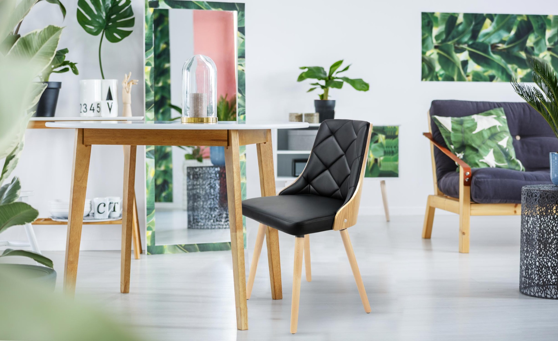 Lalix Set mit 2 skandinavischen Stühlen Helle Eiche & Schwarz